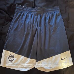 Nike team issued uconn basketball practice shorts men’s size medium